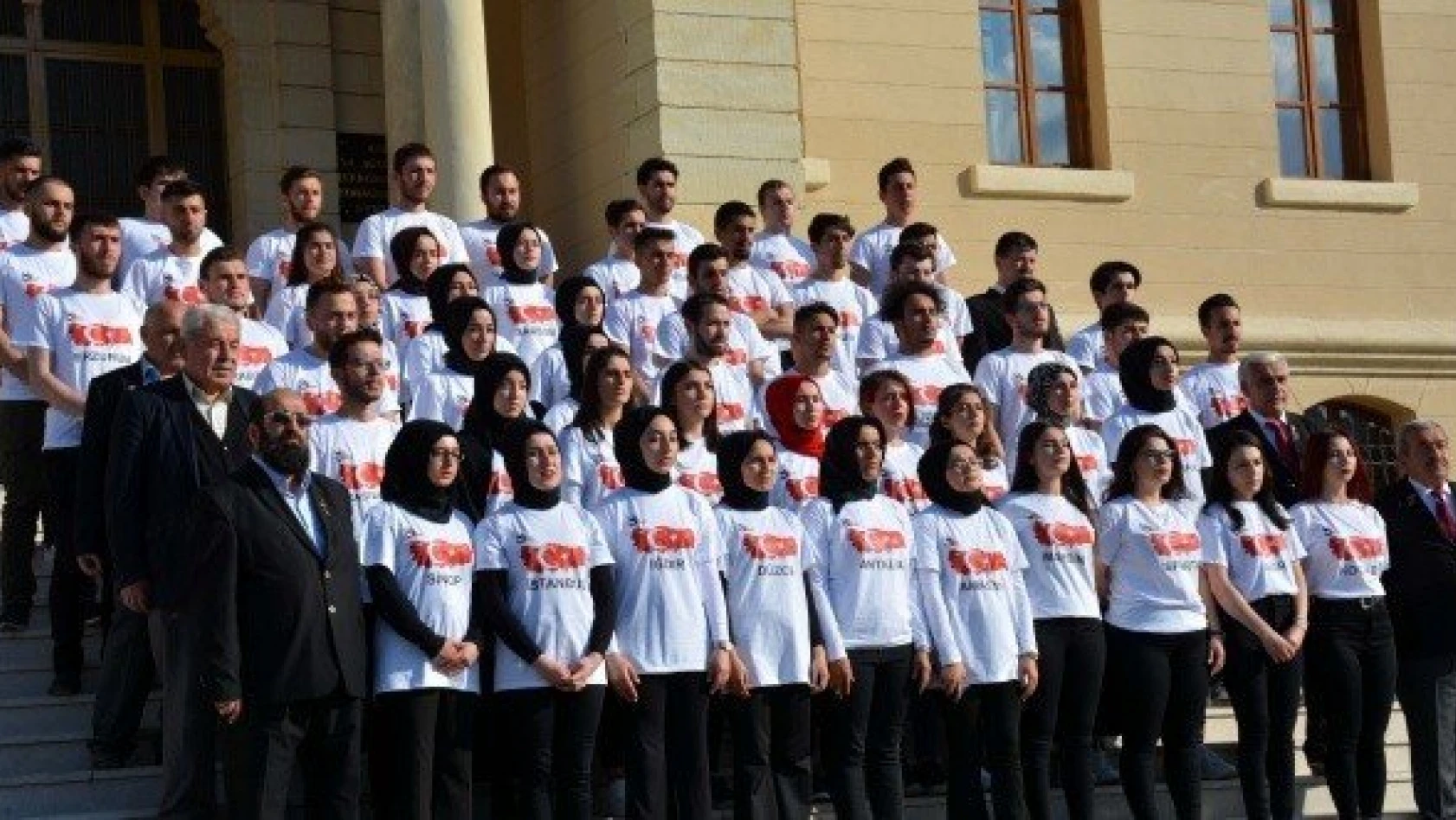 Kastamonu'da 81 ilden 81 genç Çanakkale Türküsü'nü seslendirdi