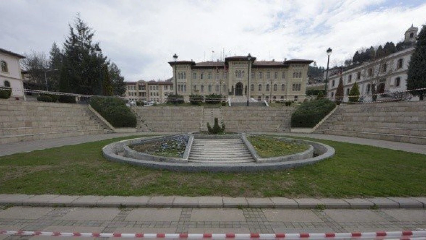 Mehmet Akif'in vaaz verdiği tarihi Nasrullah Meydanı boş kaldı
