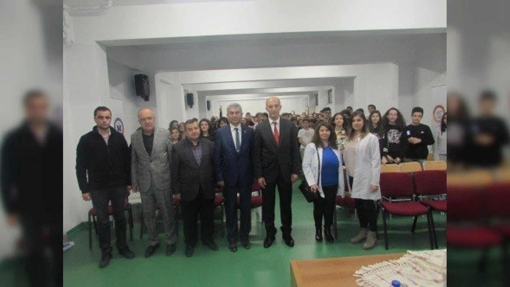 Yakupoğlu'ndan Merkez Ortaokulu öğrencilerine konferans