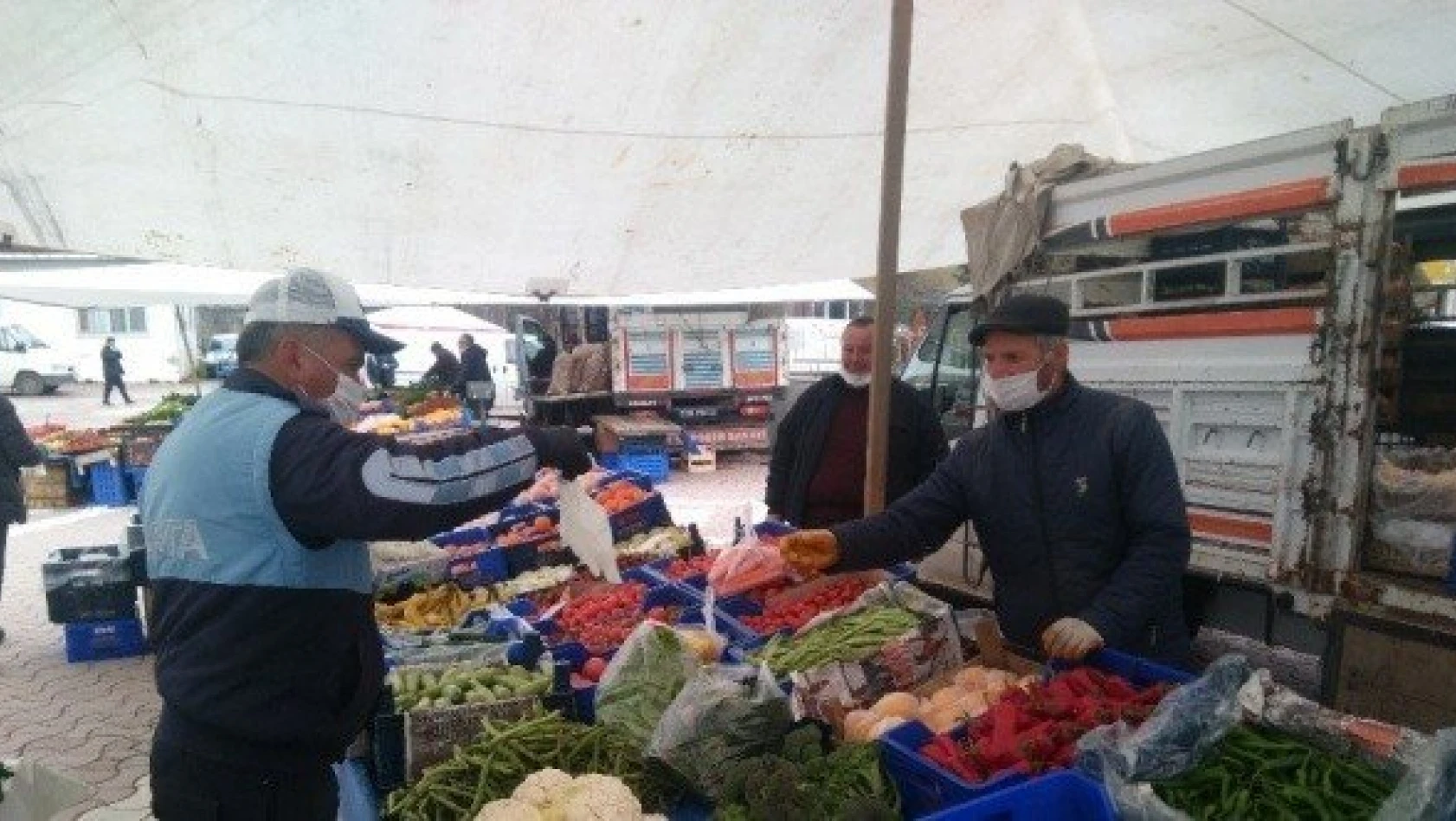 Daday'da pazar yerinde demir bariyerli koronavirüs önlemi