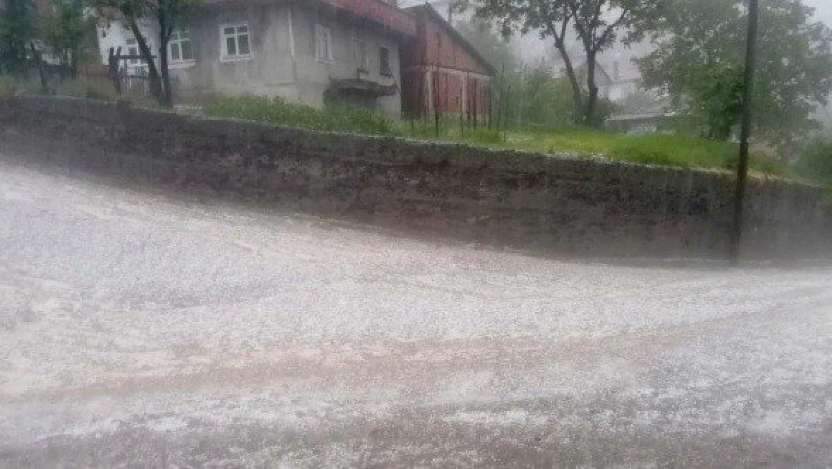 Kastamonu'da dolu yağışı etkili oldu