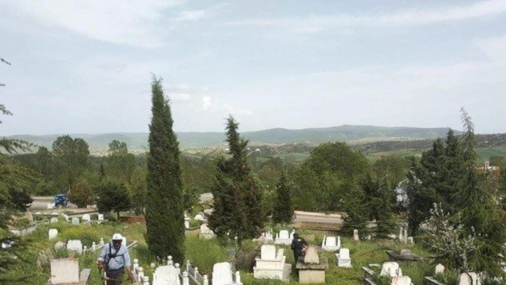 Taşköprü'de mezarlıklara bayram temizliği yapıldı