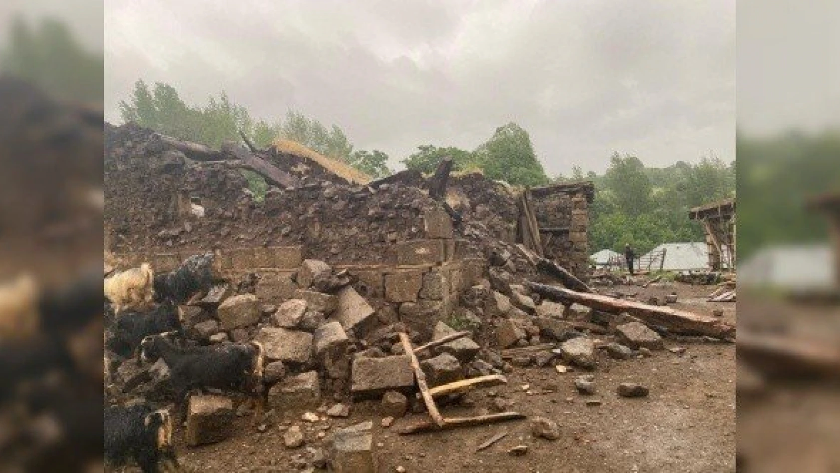 Bingöl'deki depremde iki köyde bazı evler yıkıldı: 9 yaralı
