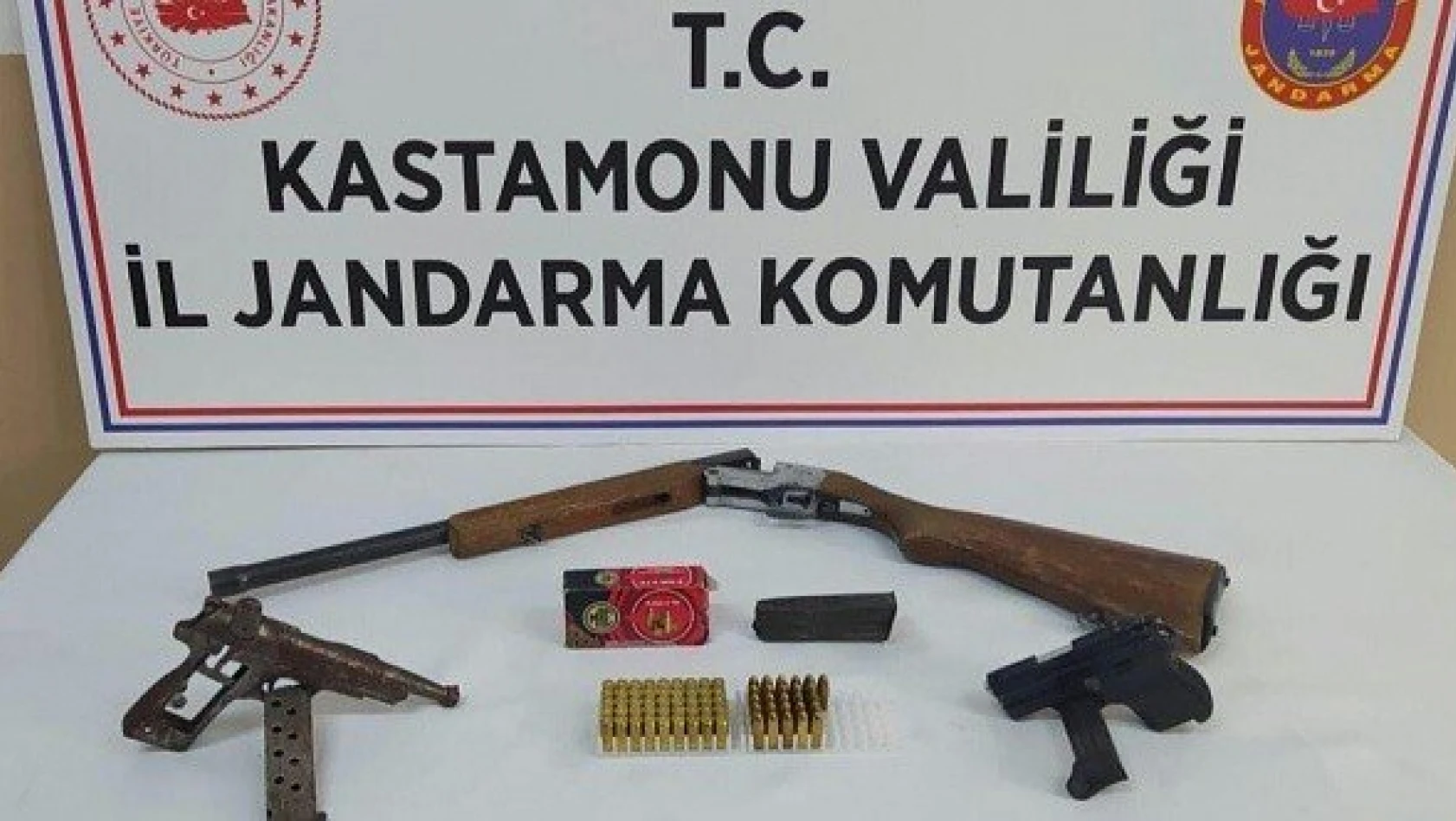 Kastamonu'da kaçak silah operasyonu: 2 gözaltı
