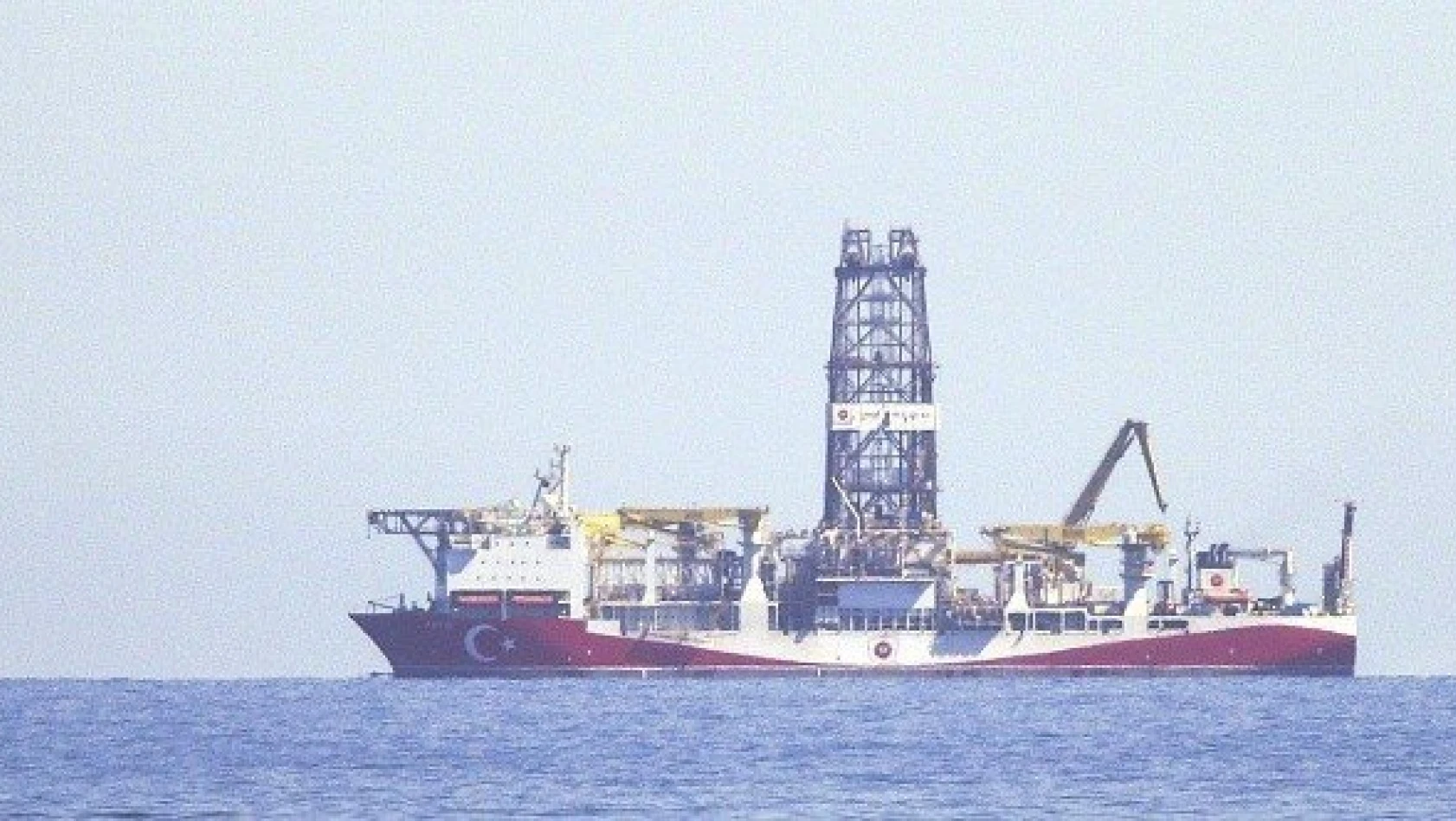 Türkiye'nin ilk yerli sondaj gemisi &quotFatih" Kastamonu açıklarında