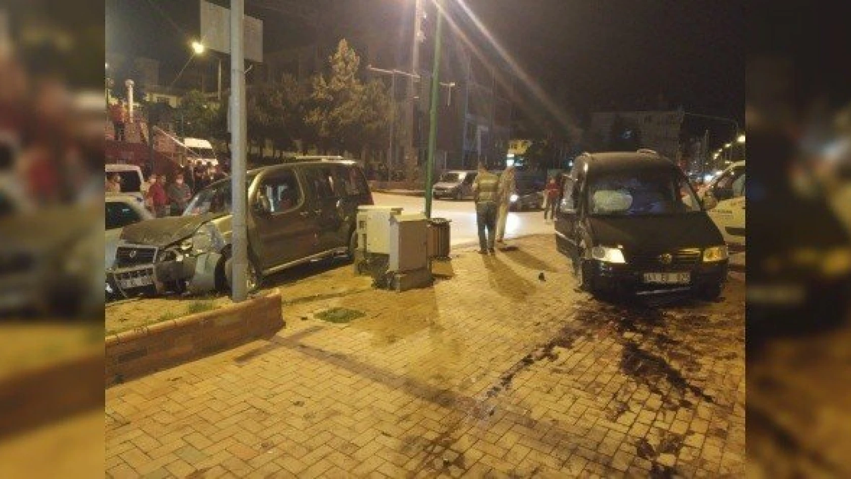 Kastamonu'da iki araç çarpıştı: 10 yaralı