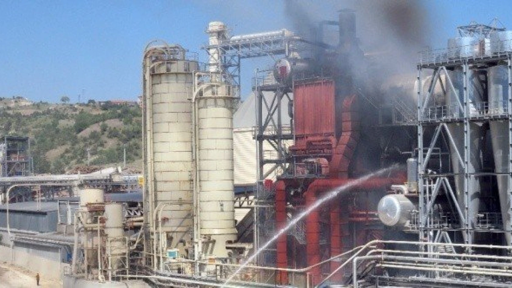 Kastamonu'da ağaç ürünleri üreten fabrikada yangın!