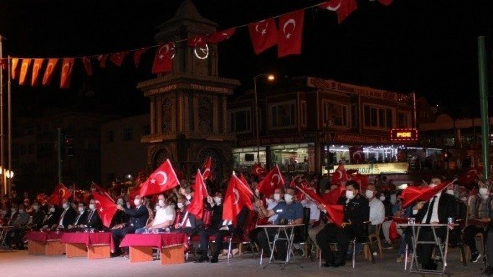 Tosya'da vatandaşlar demokrasi nöbetini bırakmadı