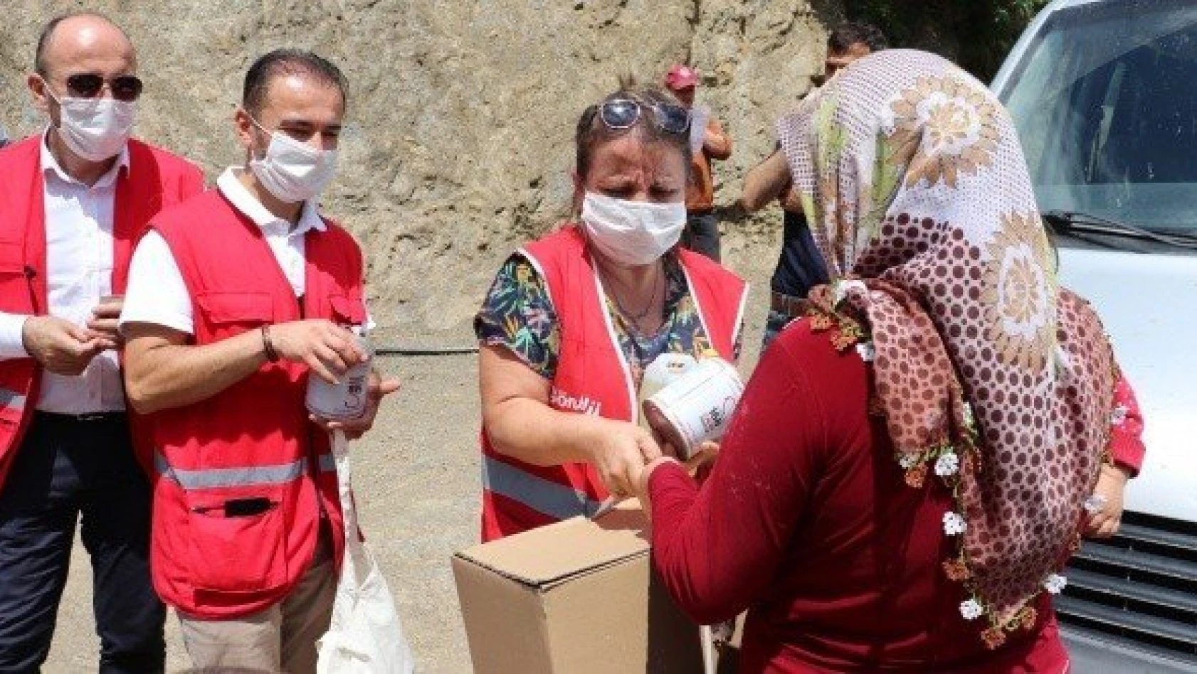 Türk Kızılay ekiplerinden 65 yaş üstü vatandaşlara gıda kolisi yardımı