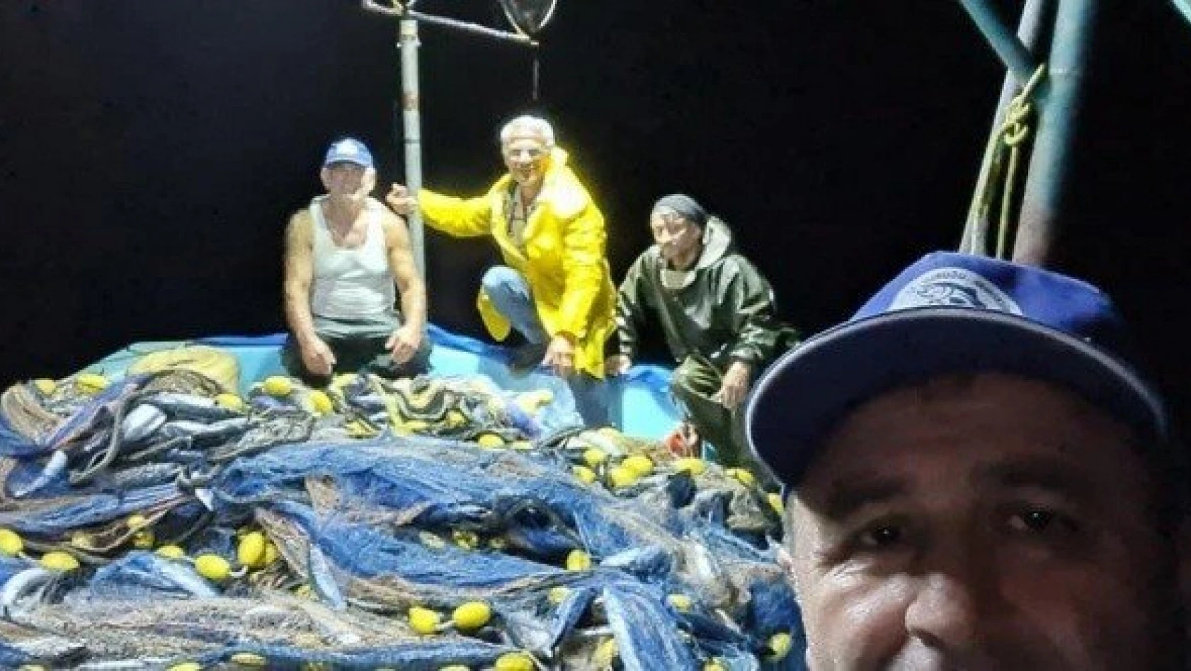 Balıkçılar limana kasa kasa palamutla döndü