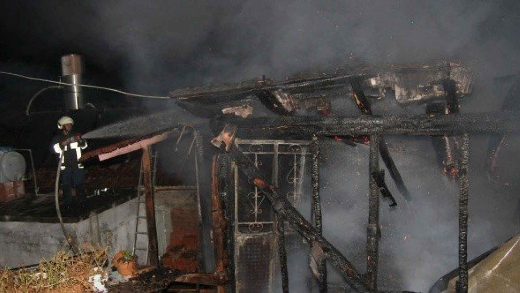 Bozkurt'taki yangında bir ev kullanılamaz hale geldi