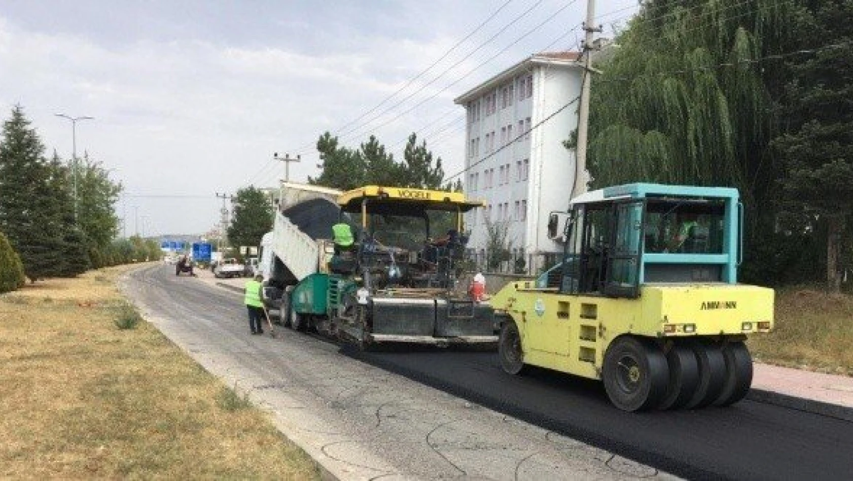Belediye, asfalt çalışmalarına devam ediyor