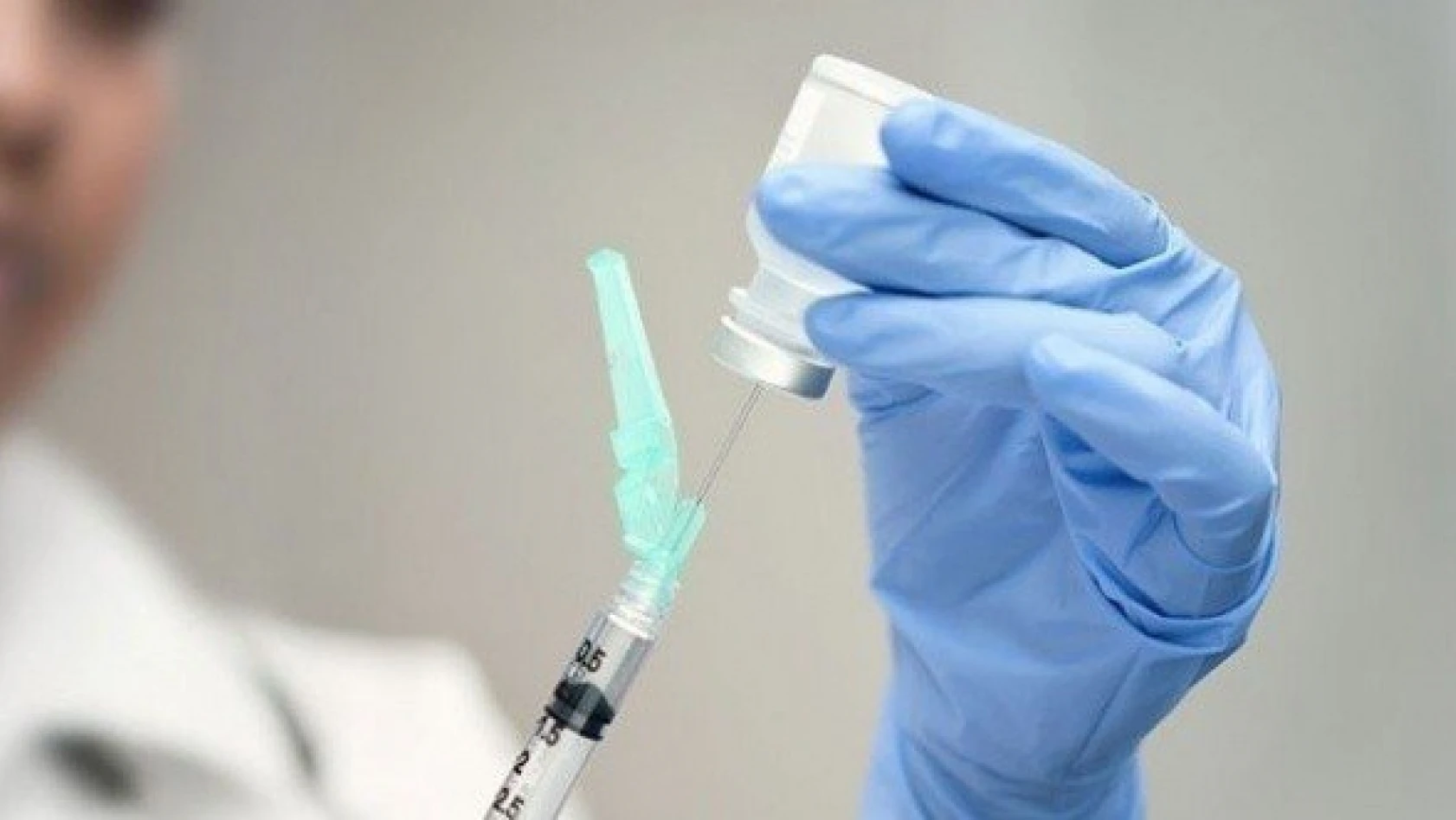 Rusya'da, Kovid-19 aşısının ilk parti üretiminin dağıtımına başlandı
