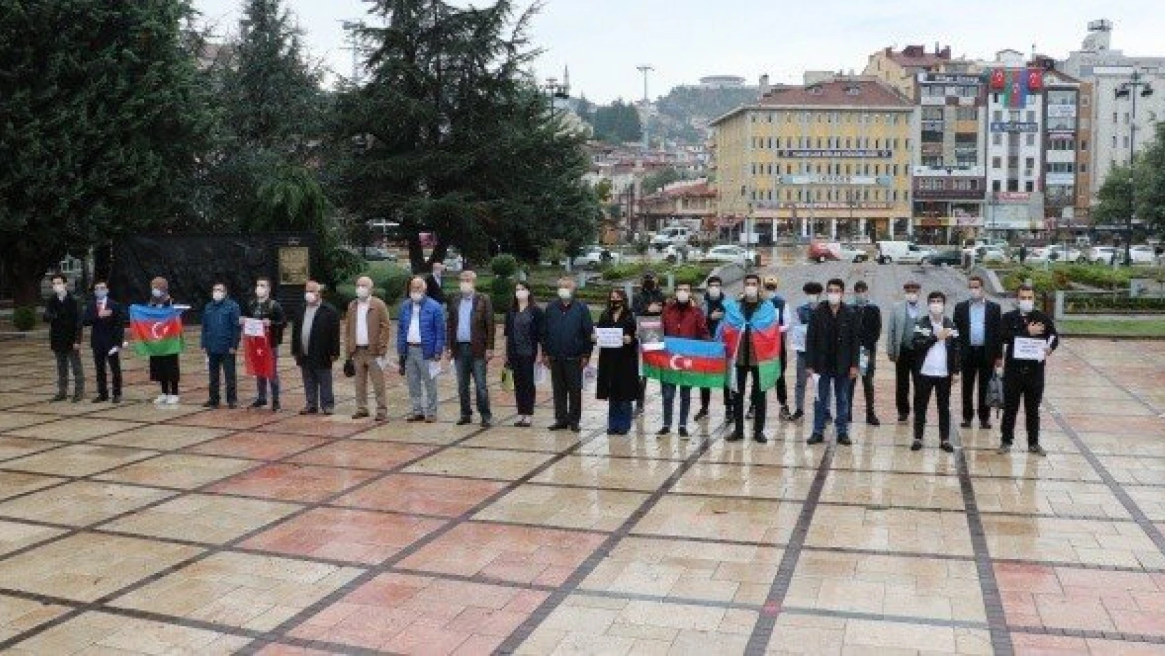 Azerbaycanlı üniversite öğrencilerinden ülkelerine destek