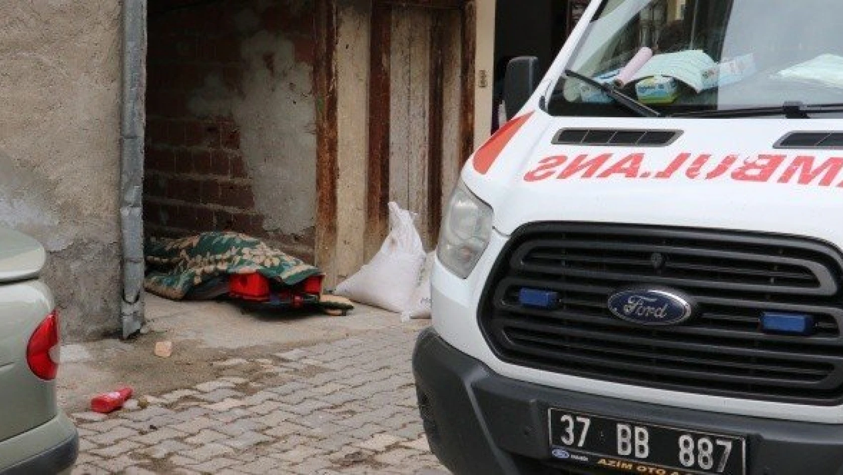 Kastamonu'da bir kişi evinin odunluğunda ölü bulundu