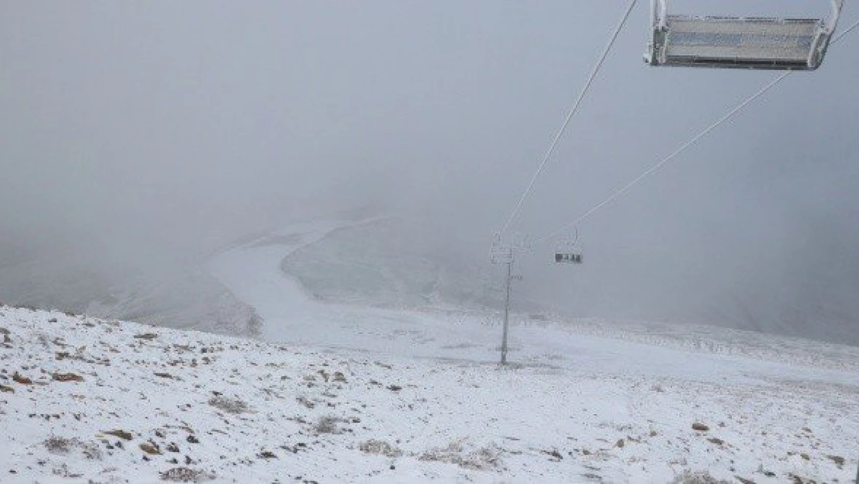 Ilgaz Dağı'na mevsimin ilk karı yağdı