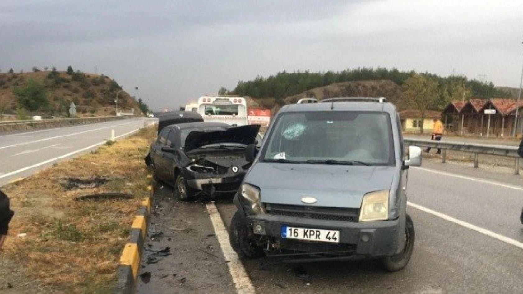 Kastamonu'da otomobil ile kamyonet çarpıştı: 2 yaralı