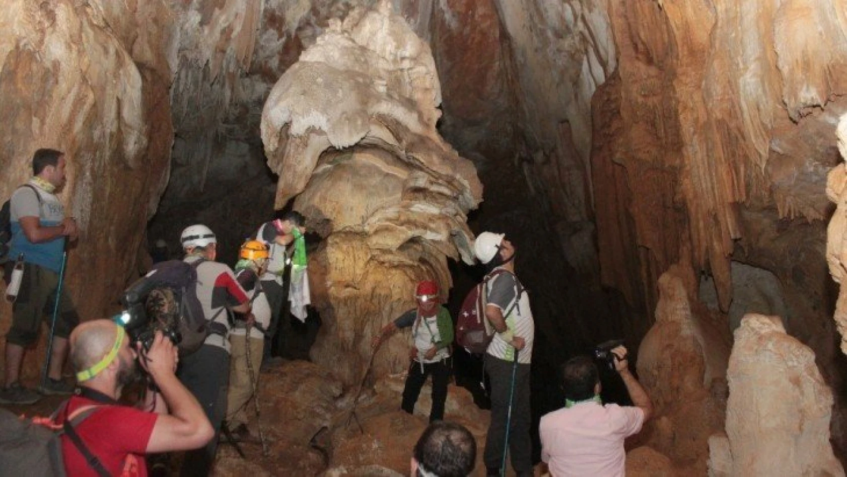 70 metre derinlikteki Ejder Mağarası merak uyandırıyor