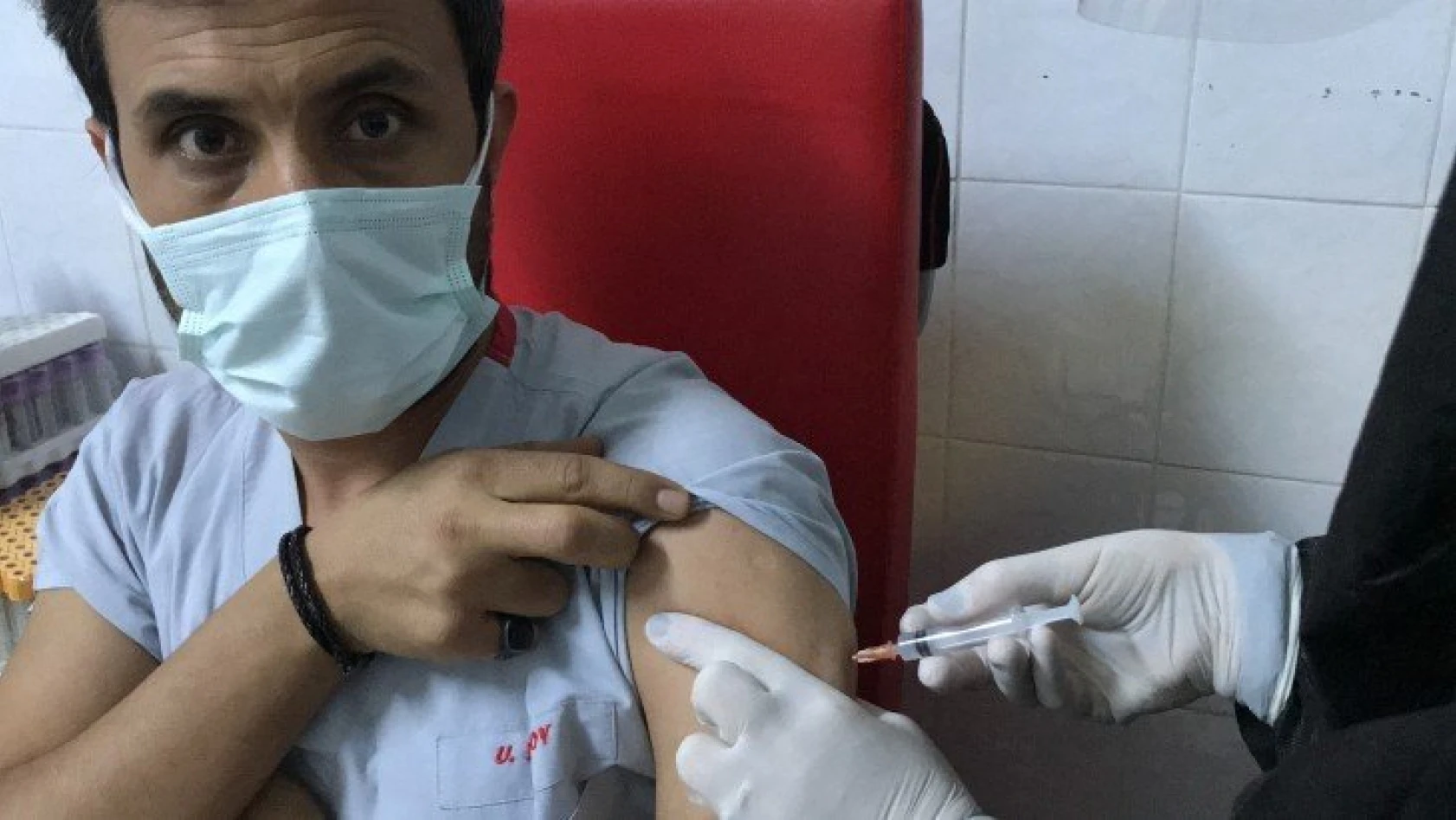 Abana'da sağlık personeline CoronaVac aşısı yapılmaya başlandı