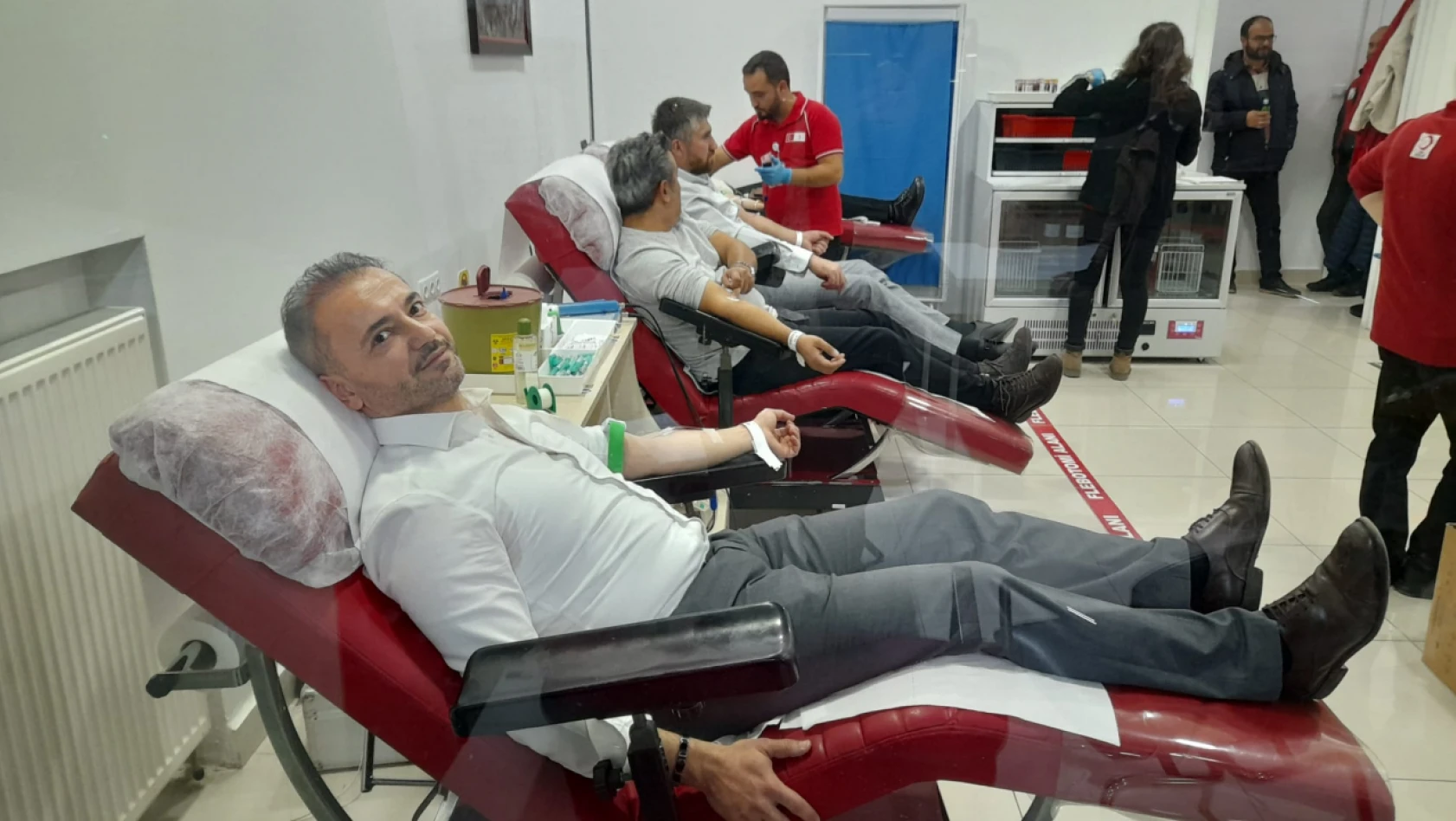 AK Parti Merkez İlçe'den kan bağışı