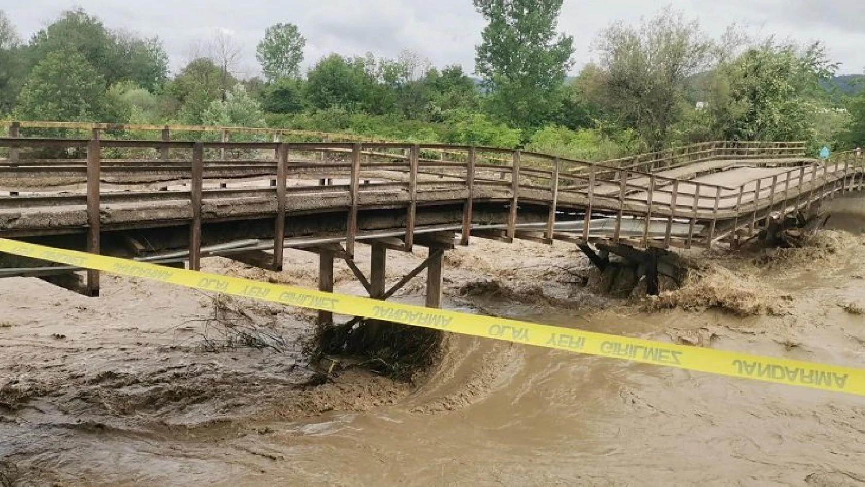 Araç'ta sağanak sonucu 4 köprüde hasar oluştu