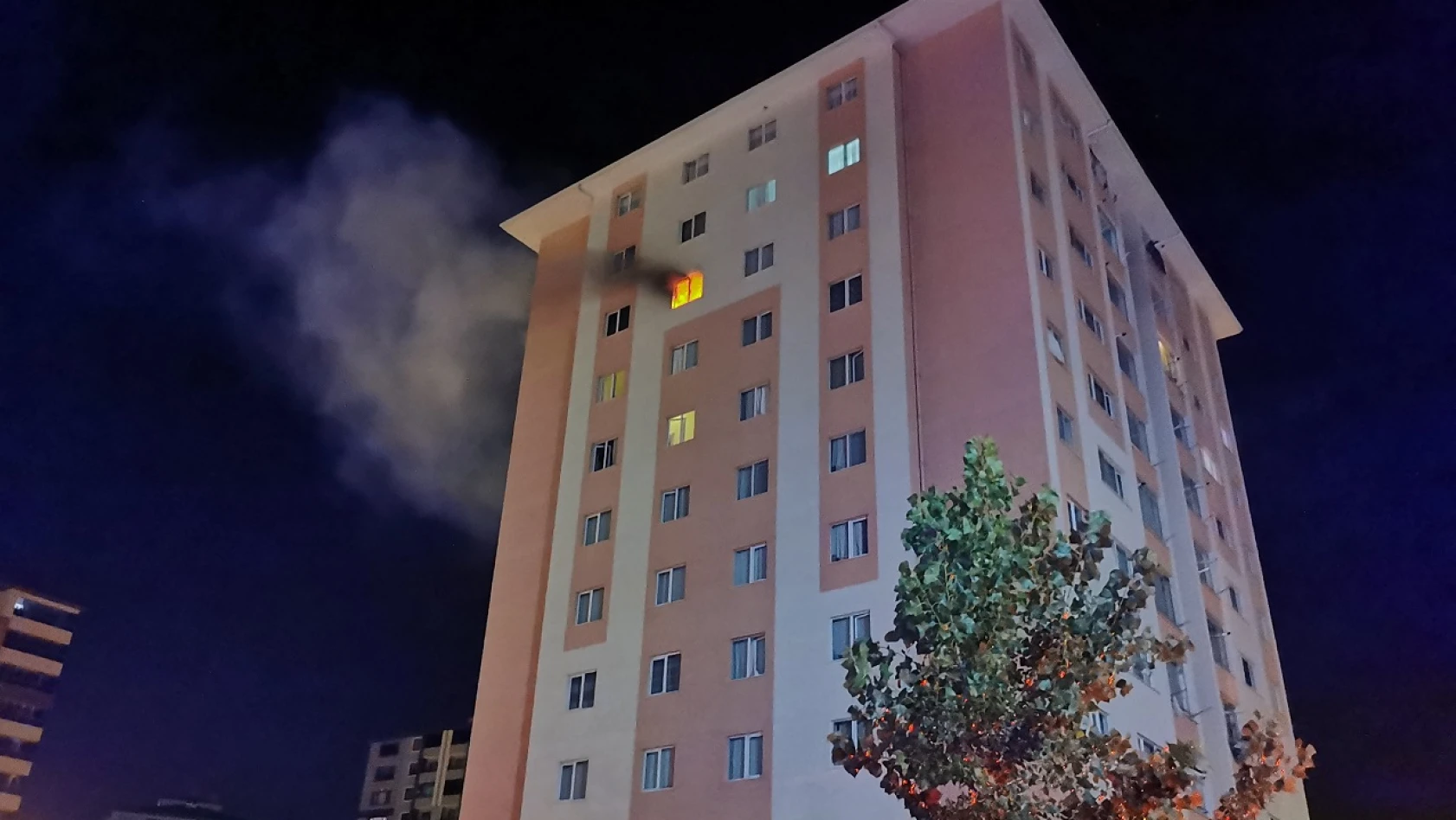 Ataçkent'te korkutan yangın!