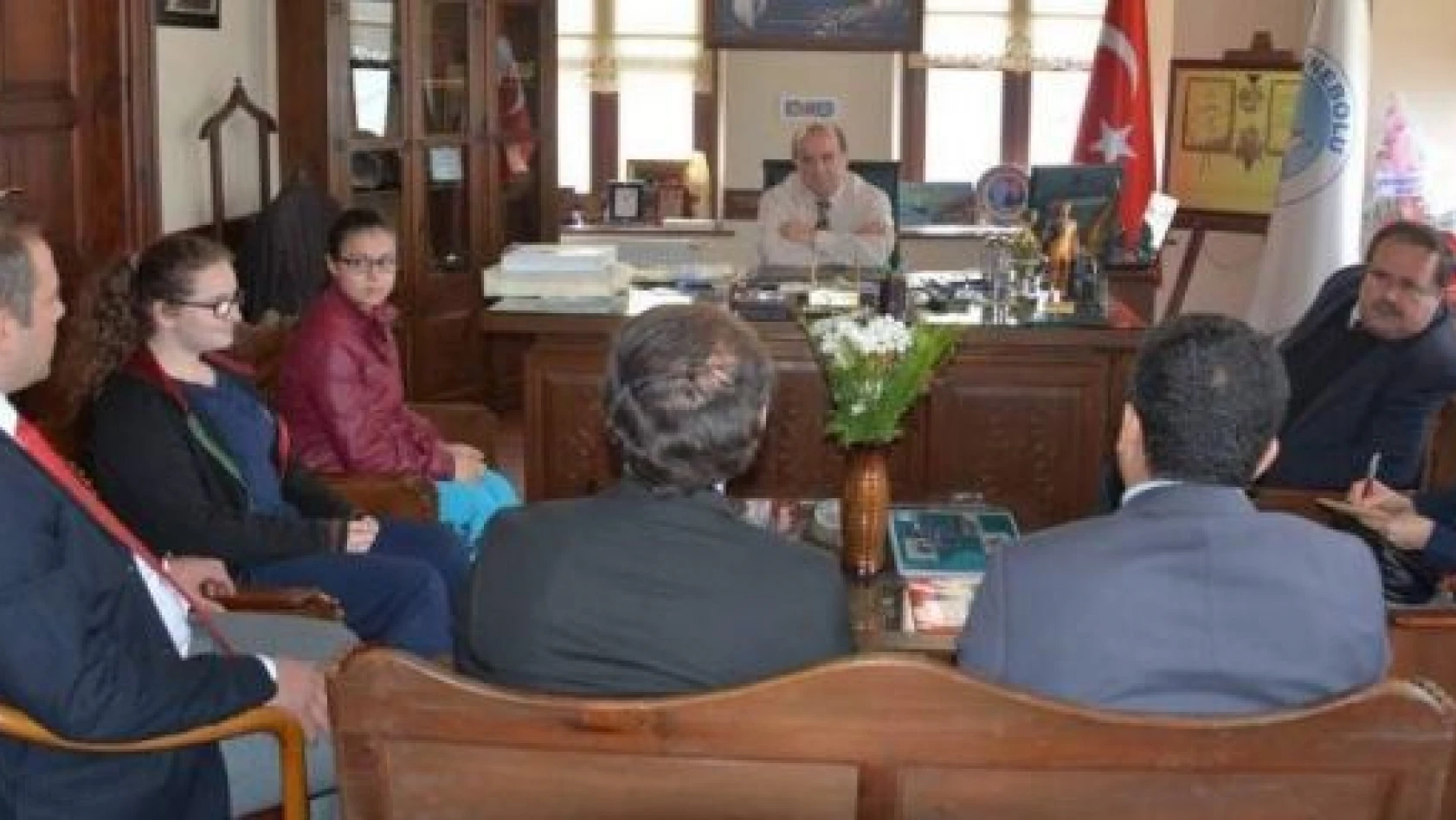 Atatürk Ortaokulu'ndan Uzuner'e Ziyaret