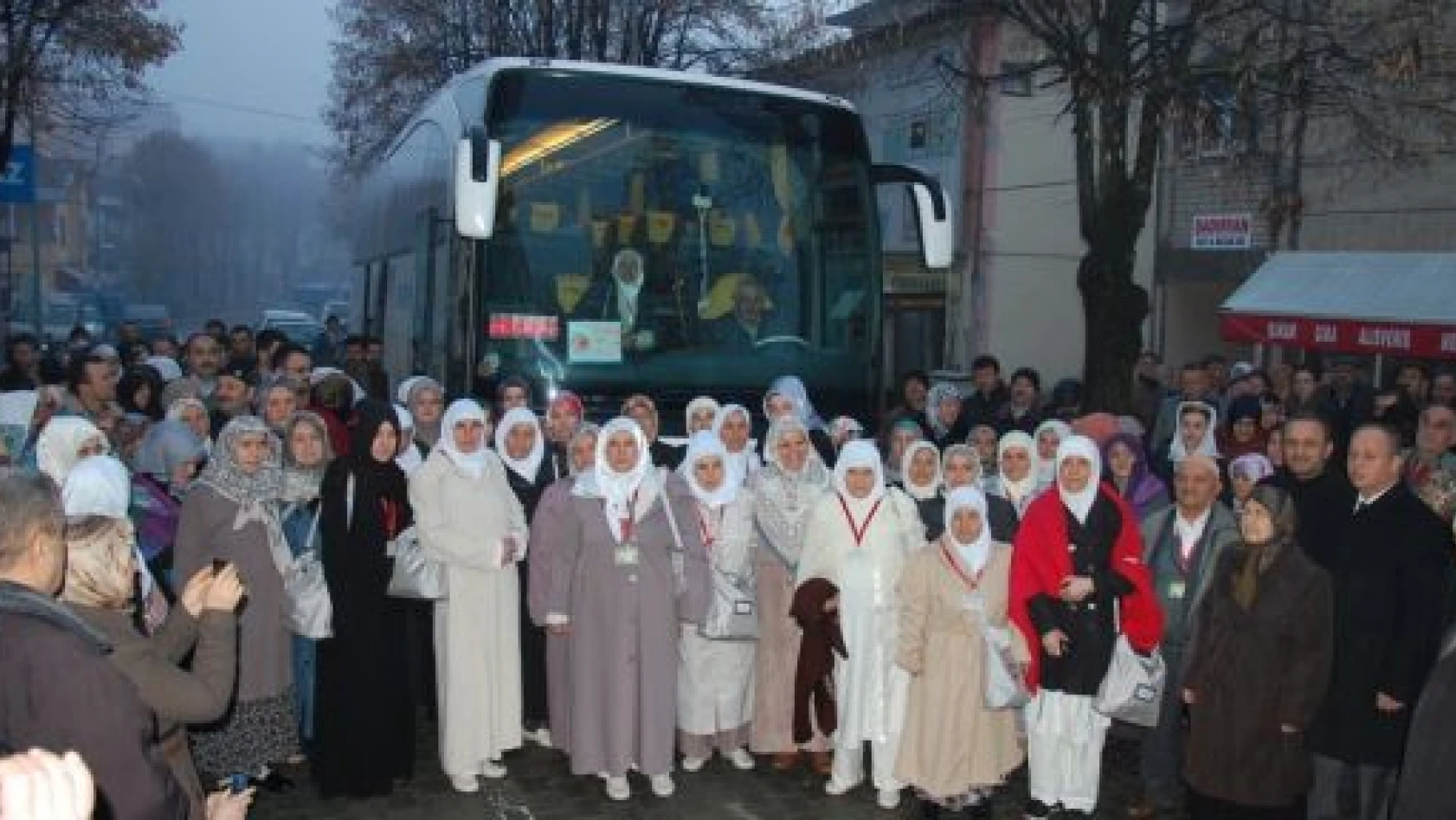 Azdavay Belediyesi 30 Kişiyi Umreye Gönderdi