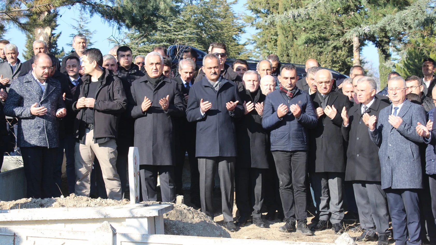 Bakan Özer, Tosya'da cenaze törenine katıldı