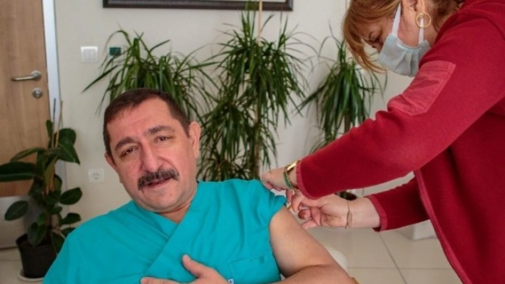 Belediye Başkanı Vidinlioğlu aşı oldu