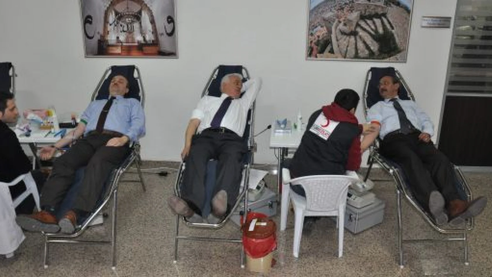Belediye'den Kızılay'a Kan Bağışı