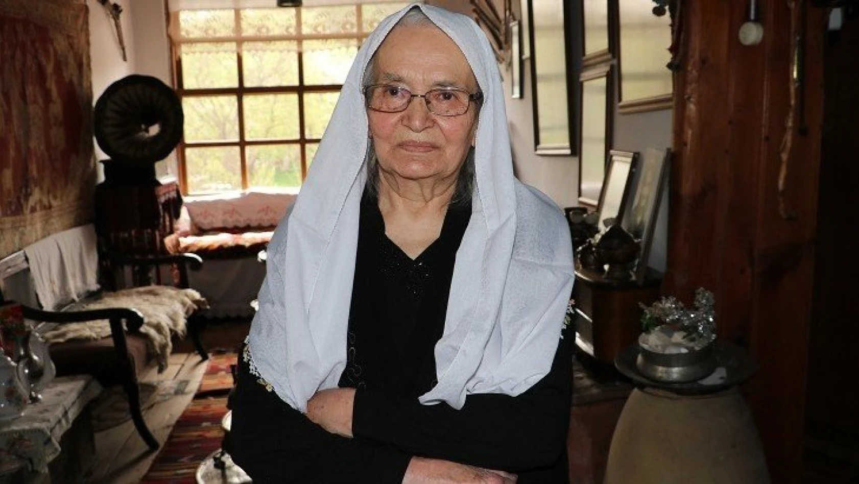 Bir kentin 'Sabiha ebesi' 87 yaşında anılarıyla yaşıyor