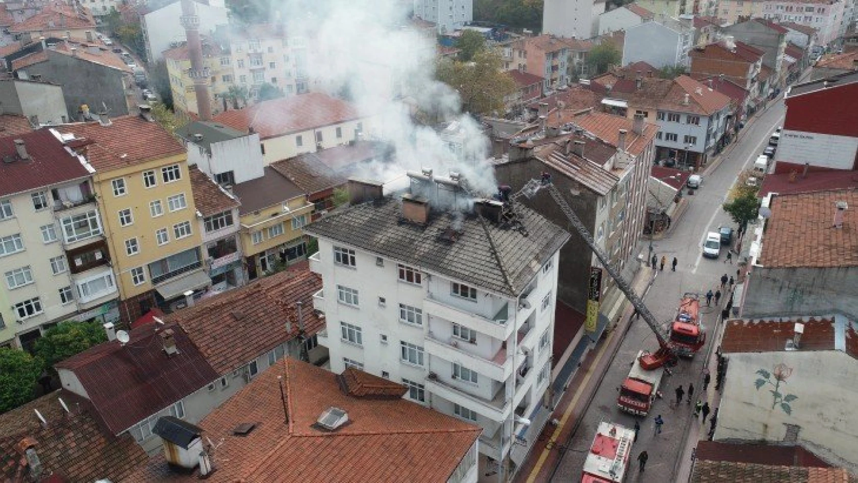 Bozkurt'ta çatı yangını büyümeden söndürüldü