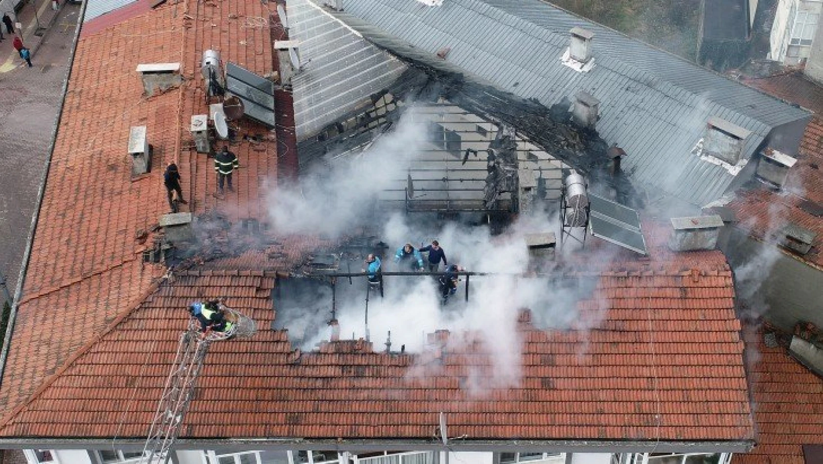 Bozkurt'ta iş hanında yangın hasara yol açtı