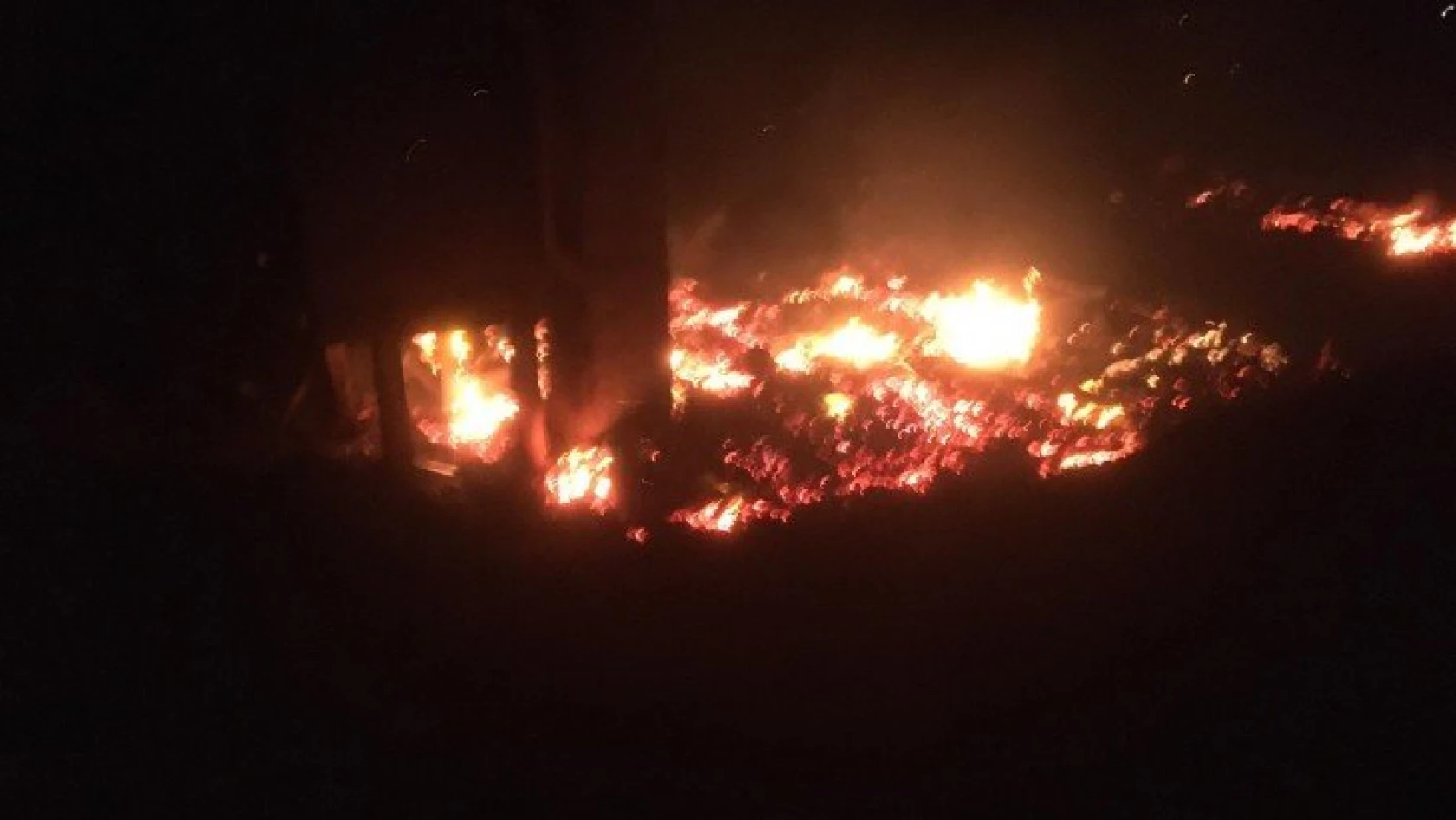 Bozkurt'ta yangın! İki katlı ev kullanılamaz hale geldi