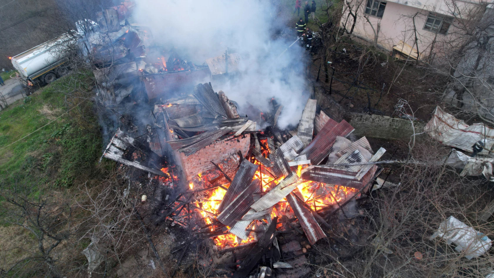 Bozkurt'taki yangında 2 ev yandı