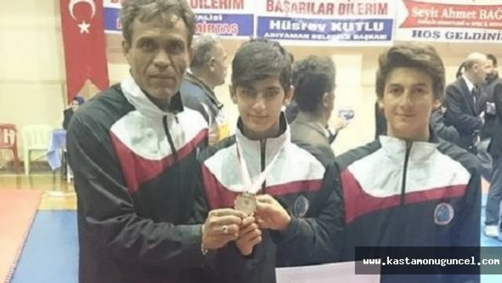 Burhaniyeli Taekwondocu Türkiye Üçüncüsü