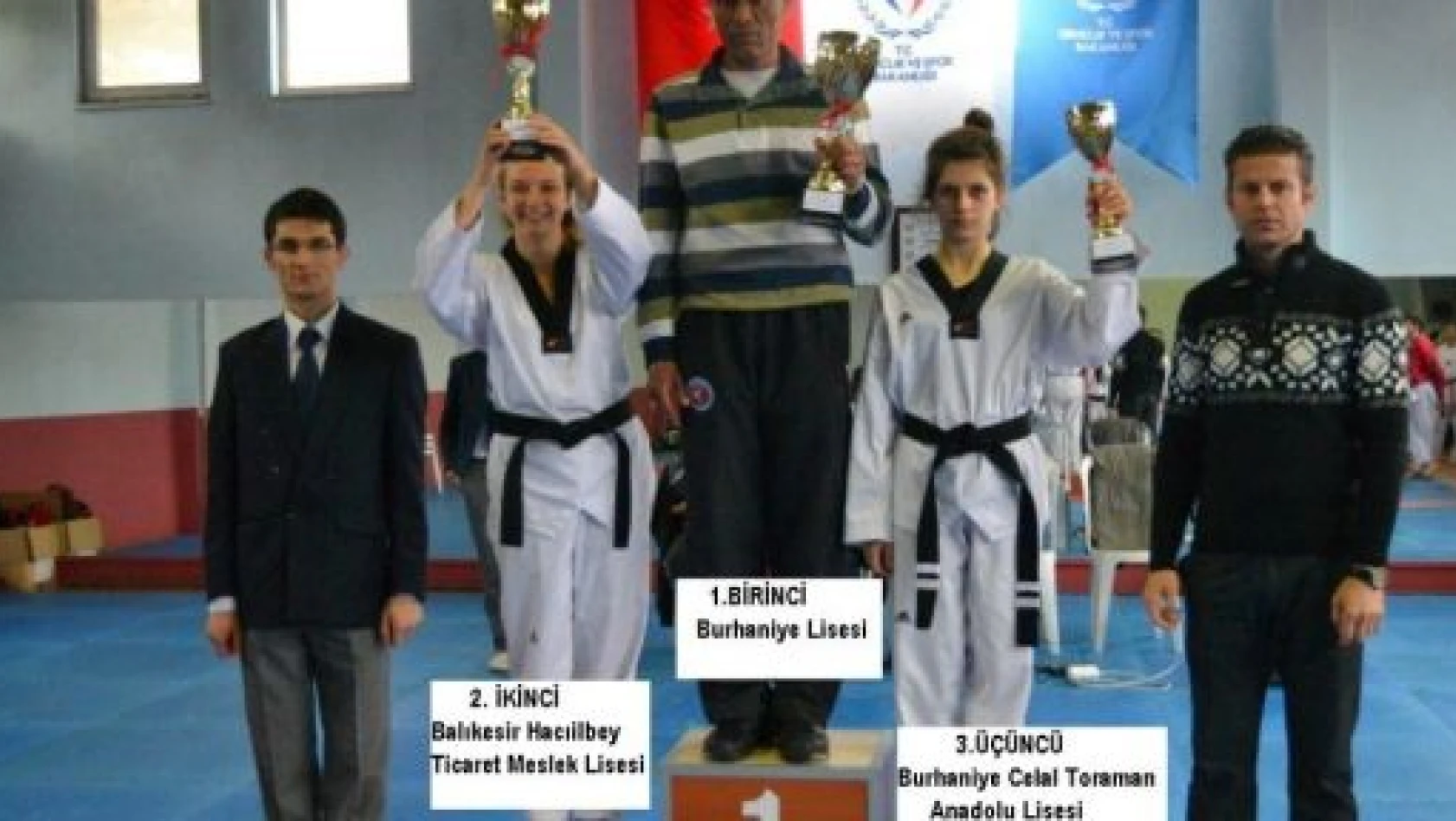 Burhaniye'li Taekwondocular 11 Altın Kazandı