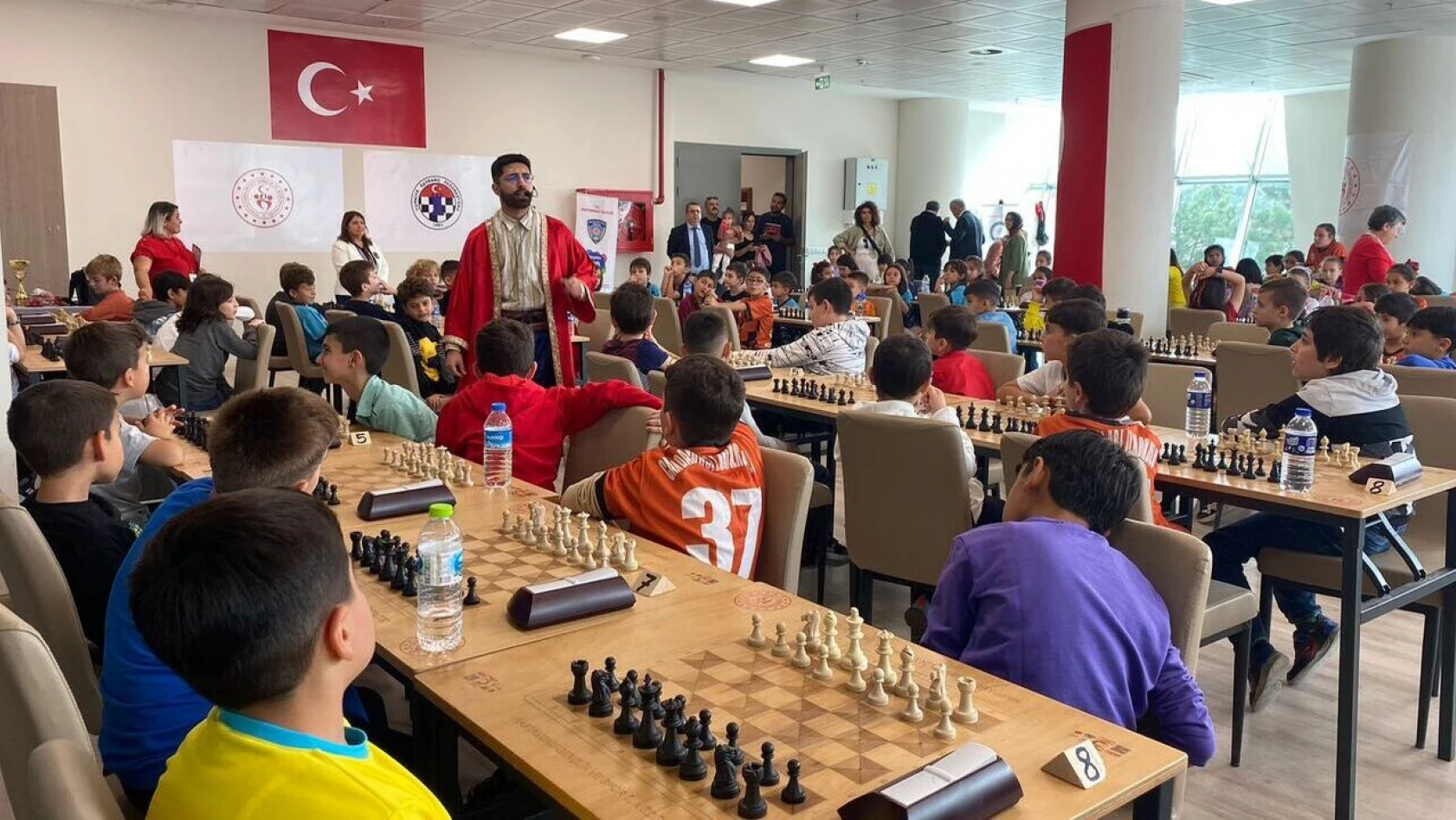Çocuklar için satranç turnuvası