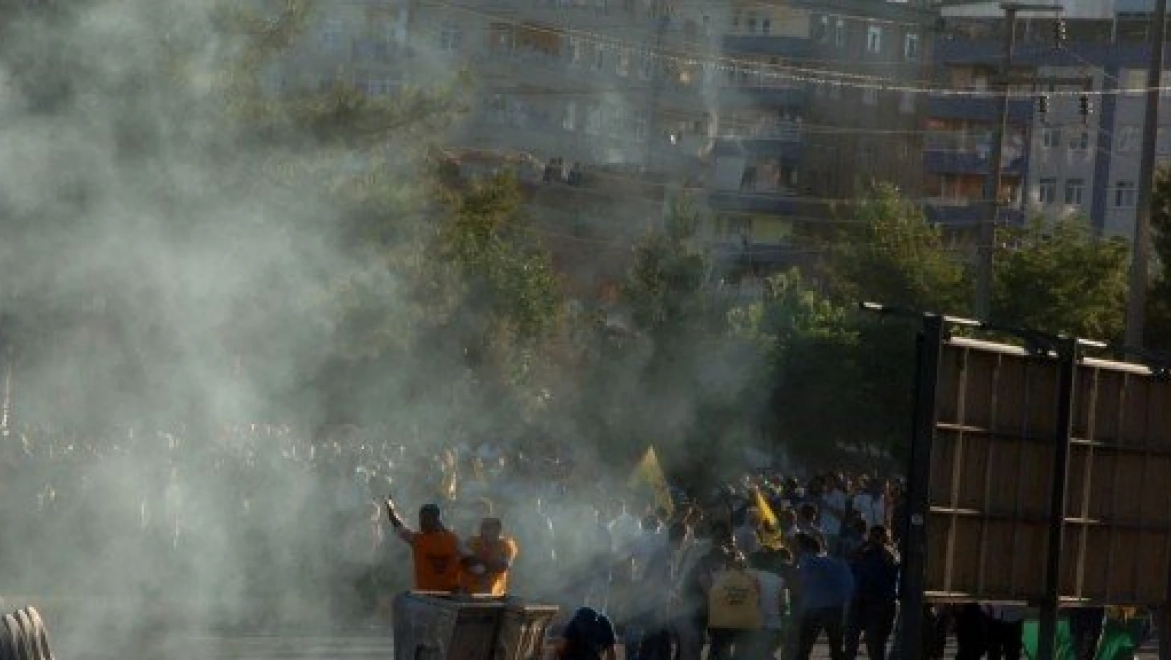 Diyarbakır'da BDP yürüyüşünde olaylar çıktı