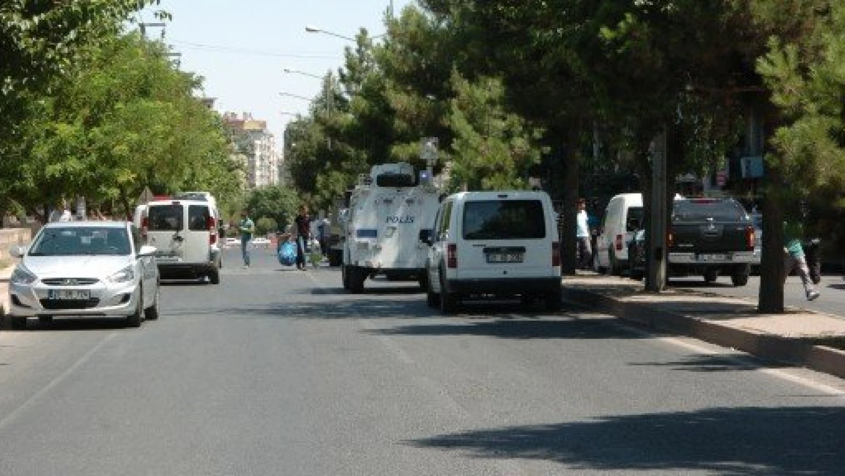 Diyarbakır'da bomba eylemcinin elinde patladı: 5 yaralı