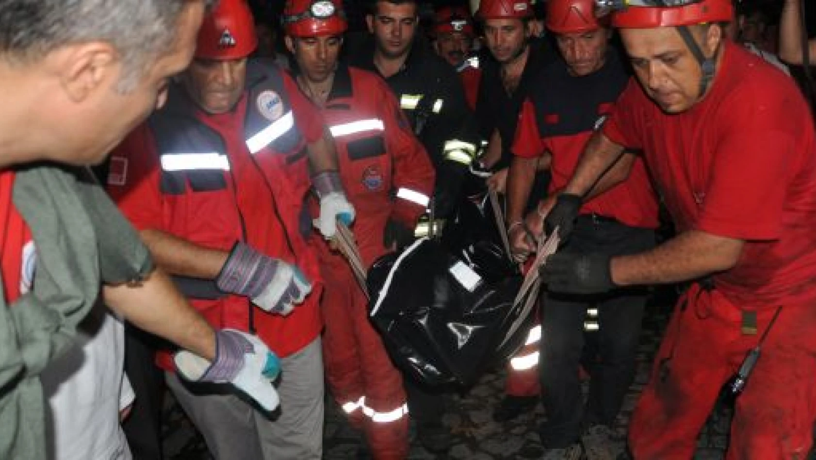 Edirne'de fırtına: Ağacın altında kalan ceset çıkarıldı