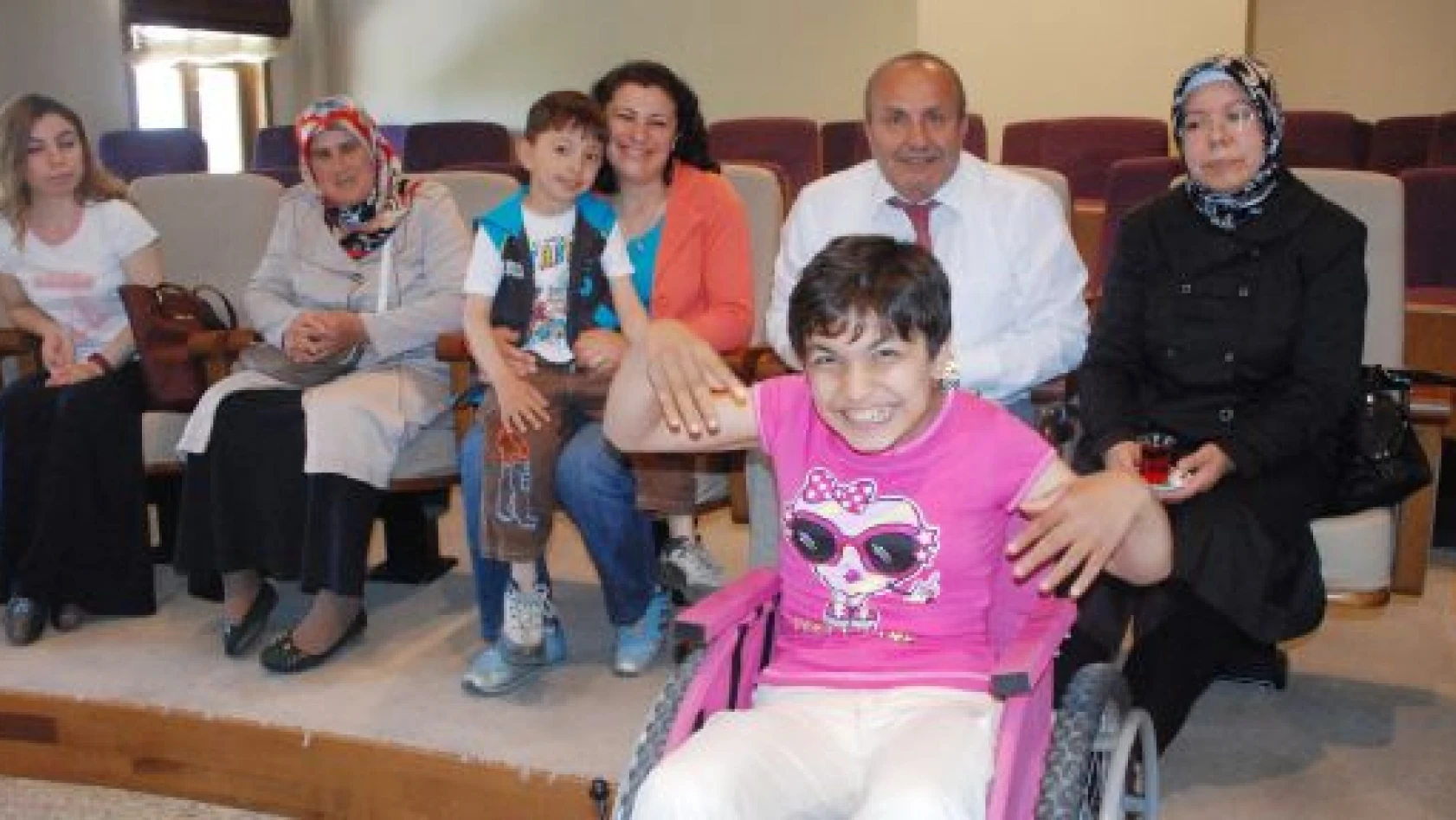 Engelli Aileleri Arslan'ı Ziyaret Etti