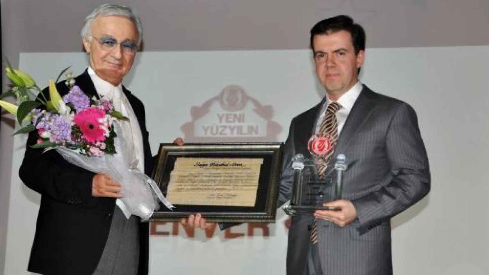 Enver Ağabey'e Medya Onur Ödülü
