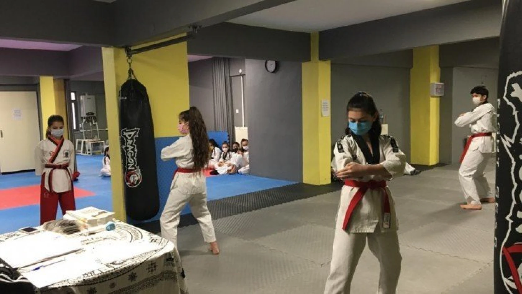 Erişenli taekwondocular yılın ilk kuşak sınavında ter döktü