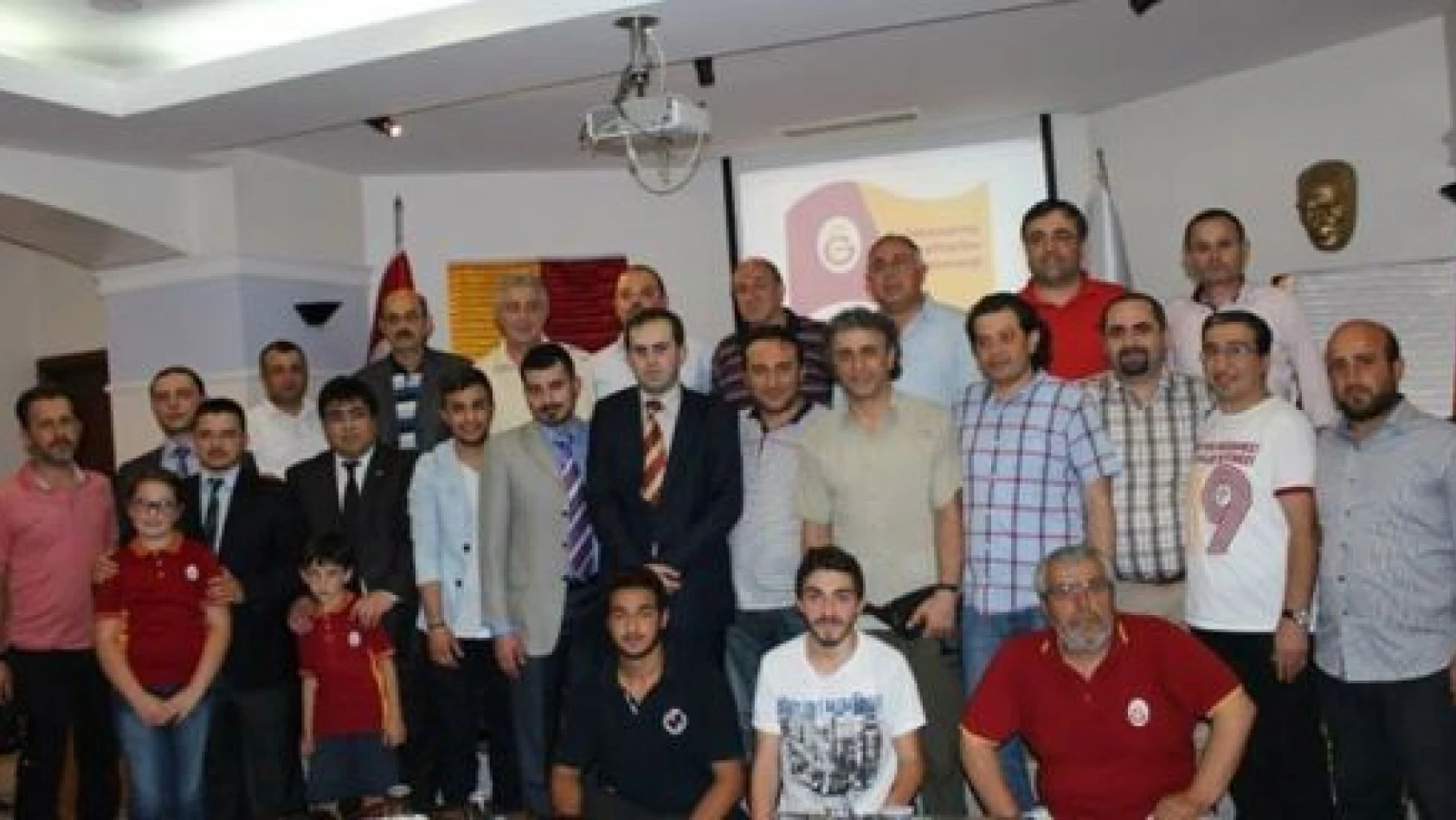 Galatasaray Taraftarlarları, İlk Kongresini Yaptı