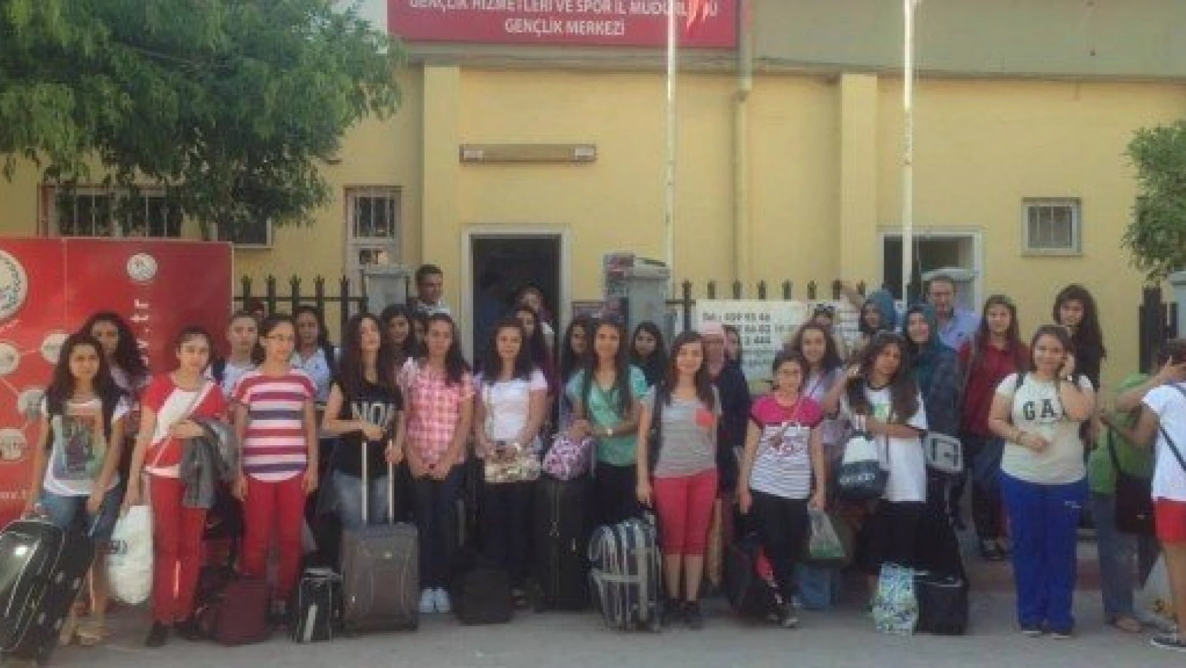 Gençlik Merkezi kamp ve 'Seyyah Ulu Çınar' gezi kayıtları devam ediyor