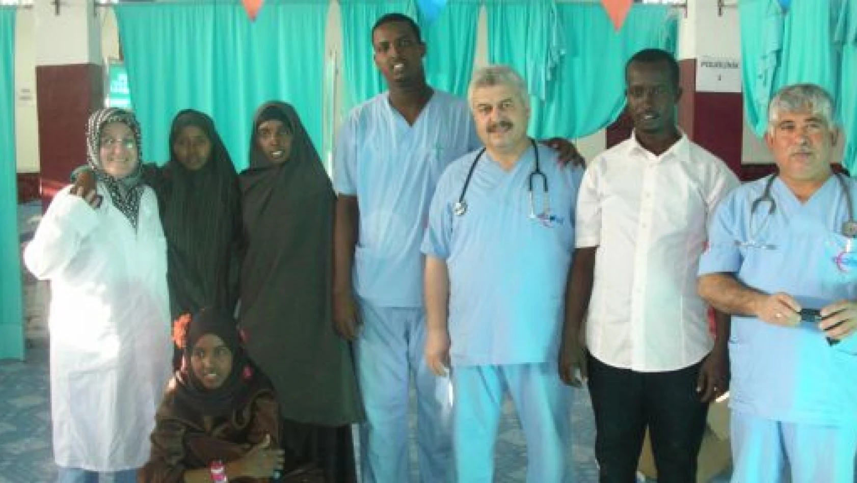 Gönüllü Türk hekimler kara kıtada 13 bin kişinin gözünü açtı