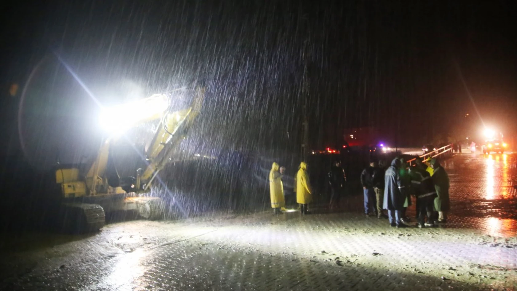 Hanönü'de şiddetli yağış! 1 köprü zarar gördü