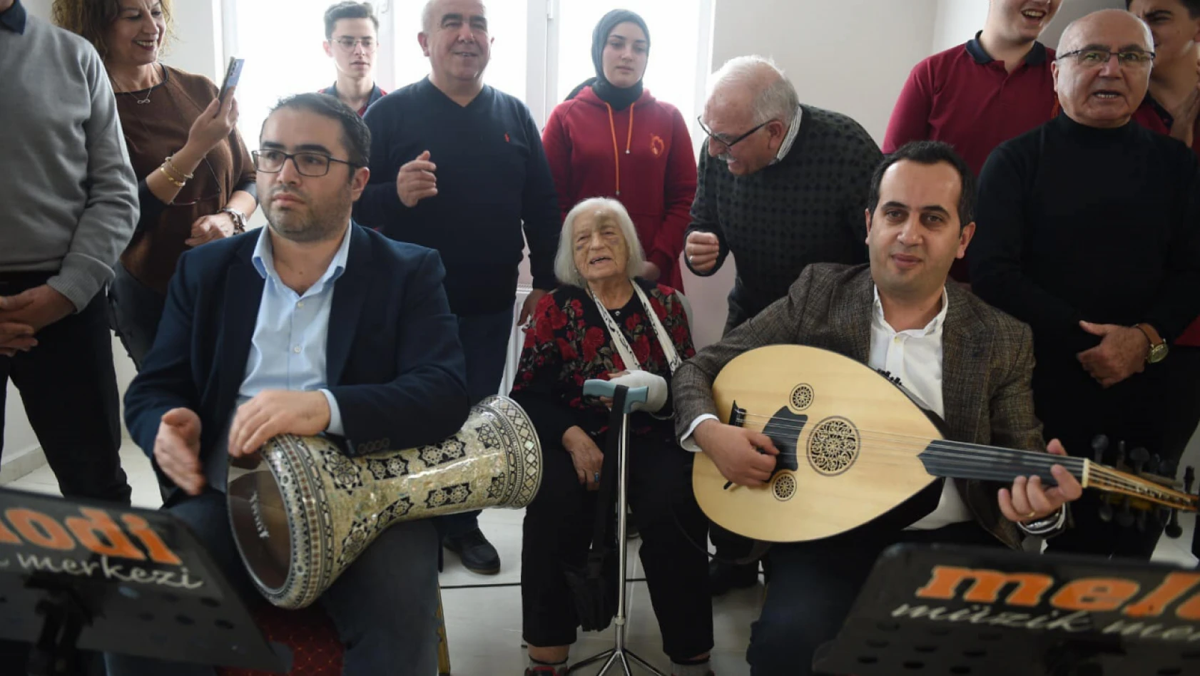 Huzurevinde Türk Sanat Müziği konseri